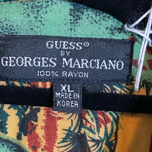 EUC VINTAGE GUESS MARCIANO ISLAND PRINT BUTTON DOWN SHIRT. - Picture 7 of 10